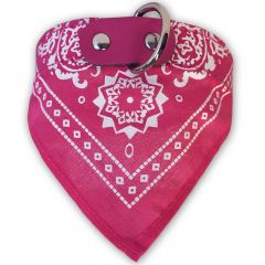 Koiran Niskahuivi Bandana Pink | Bandana-Huivi niskapuolella